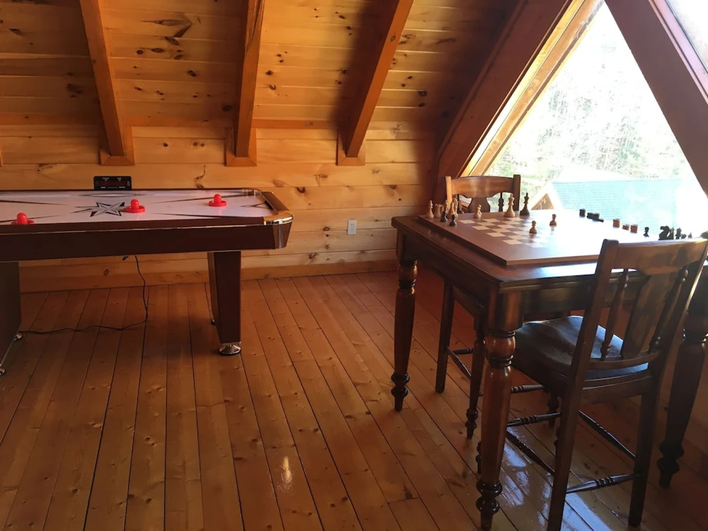 Mountain Movie Inn - Six Bedroom Cabin