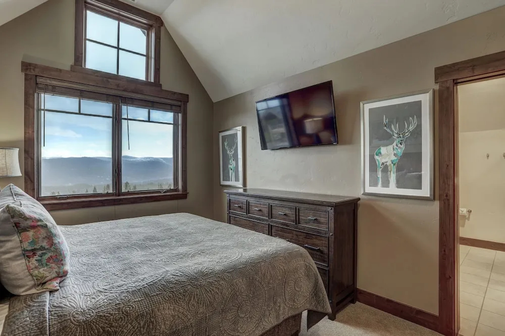 4 Bdrm/4 Bath on Peak 7- Luxury & Modern Condo