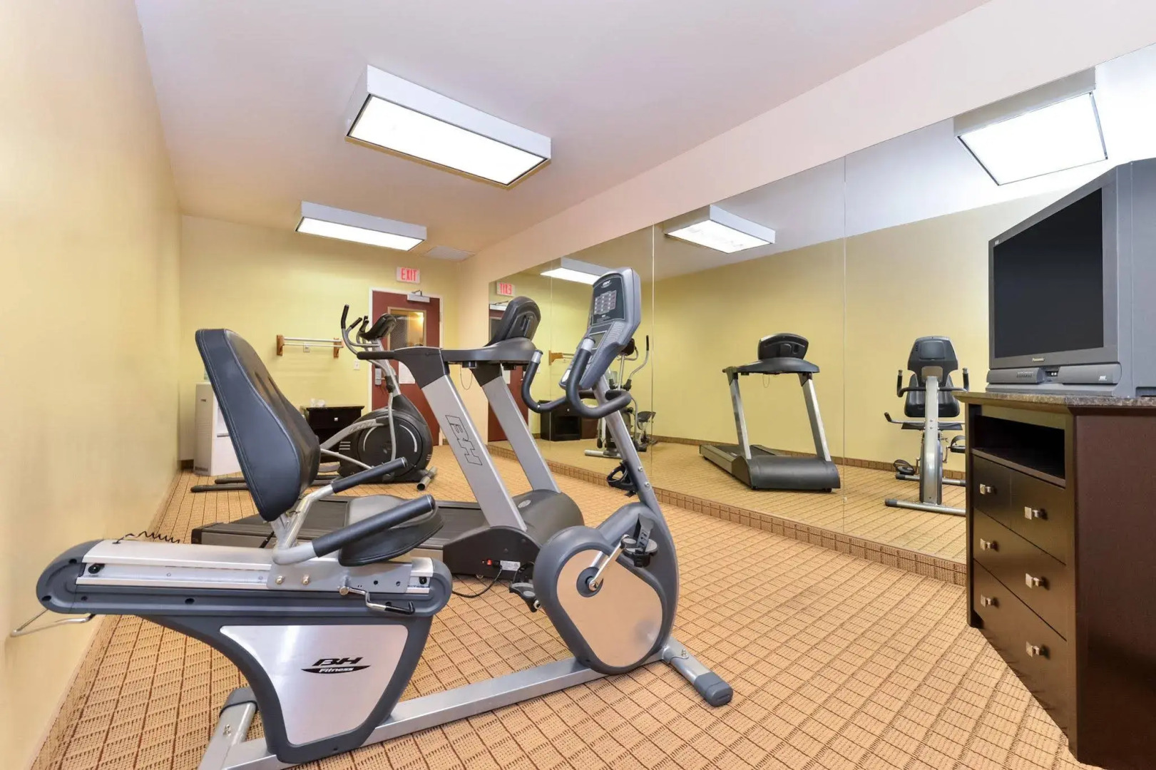 Express Inn & Suites