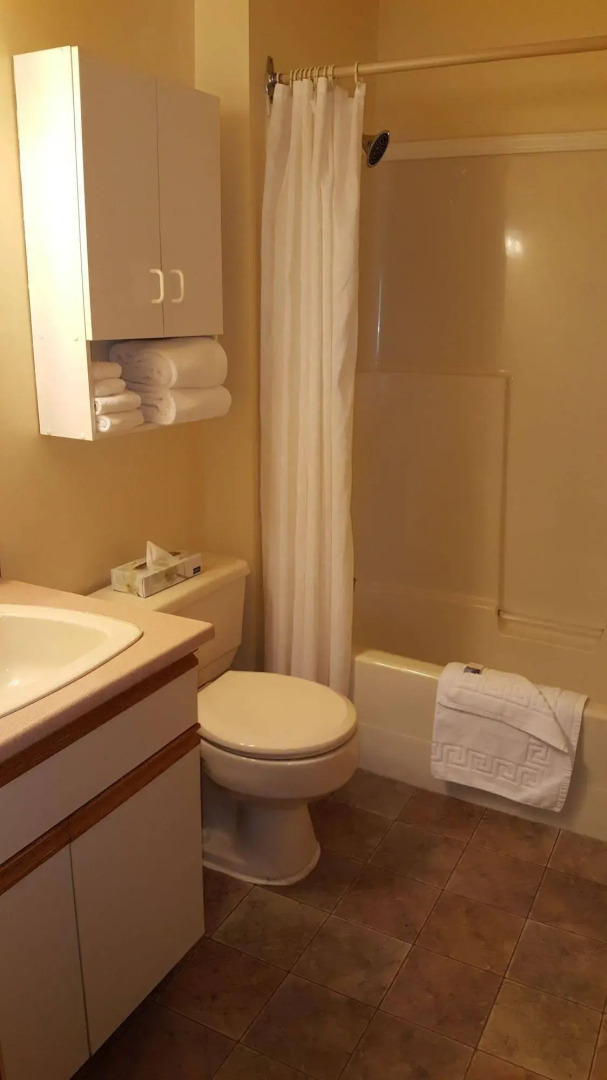 The Cedarwood Inn & Suites