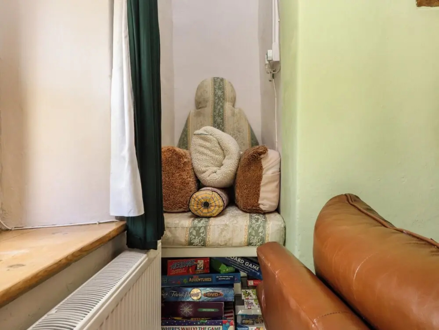 Bwthyn Gwyn Ty'n Y Pant