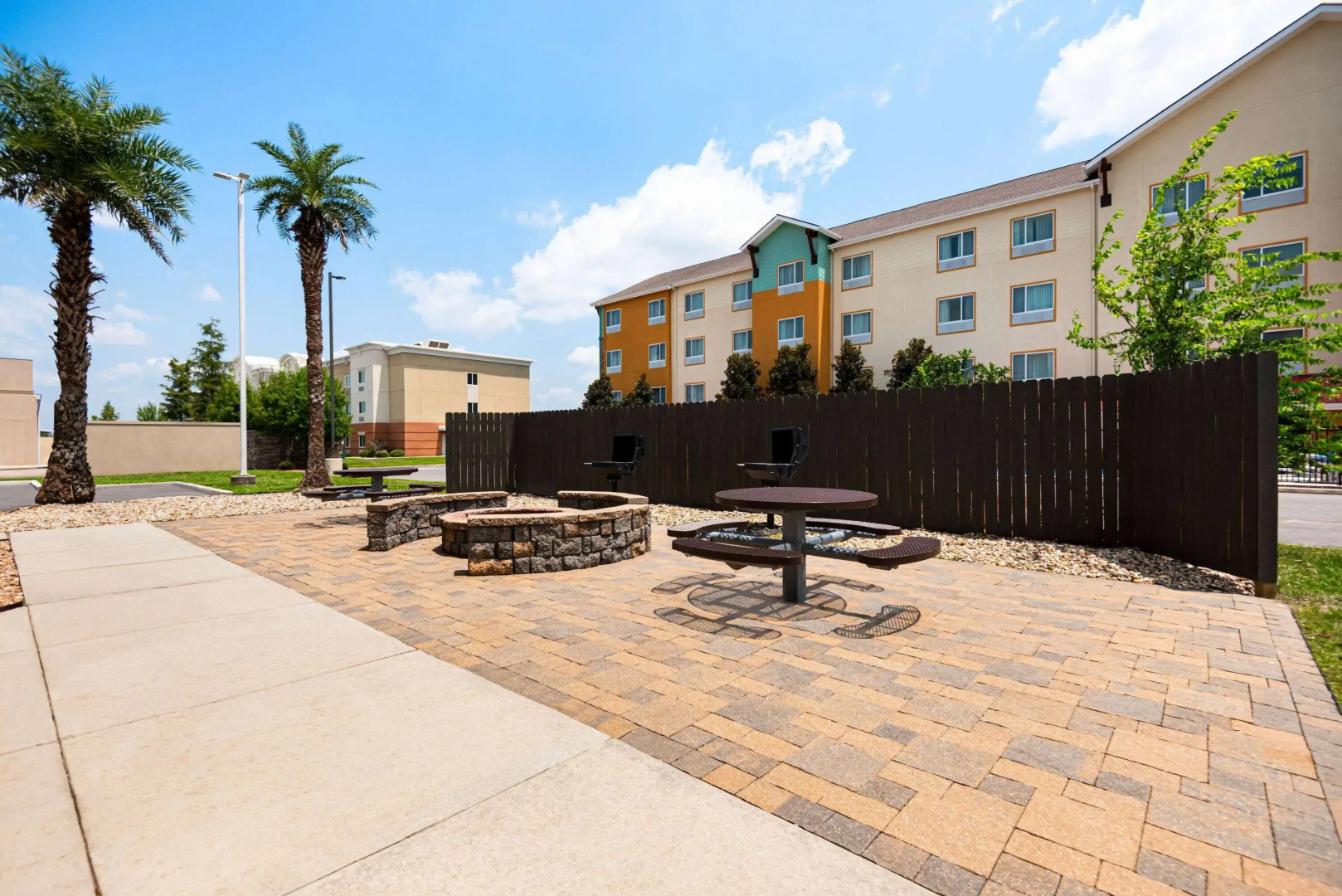 La Quinta Inn & Suites by Wyndham Gonzales LA