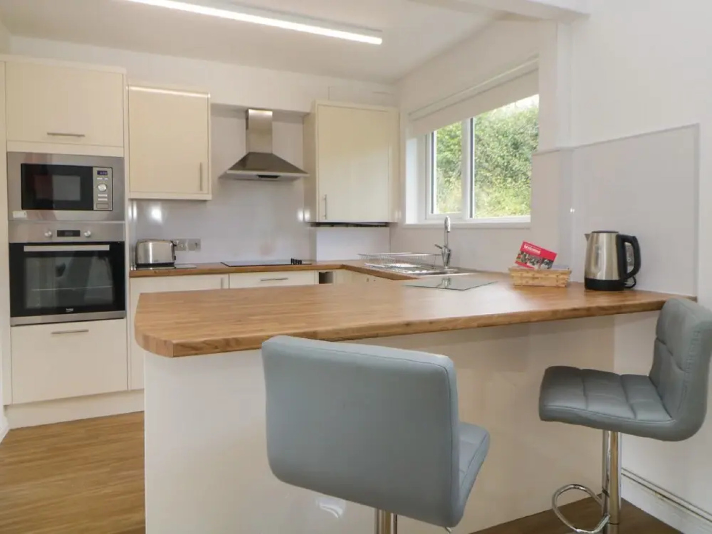 Harcombe House Bungalow 11