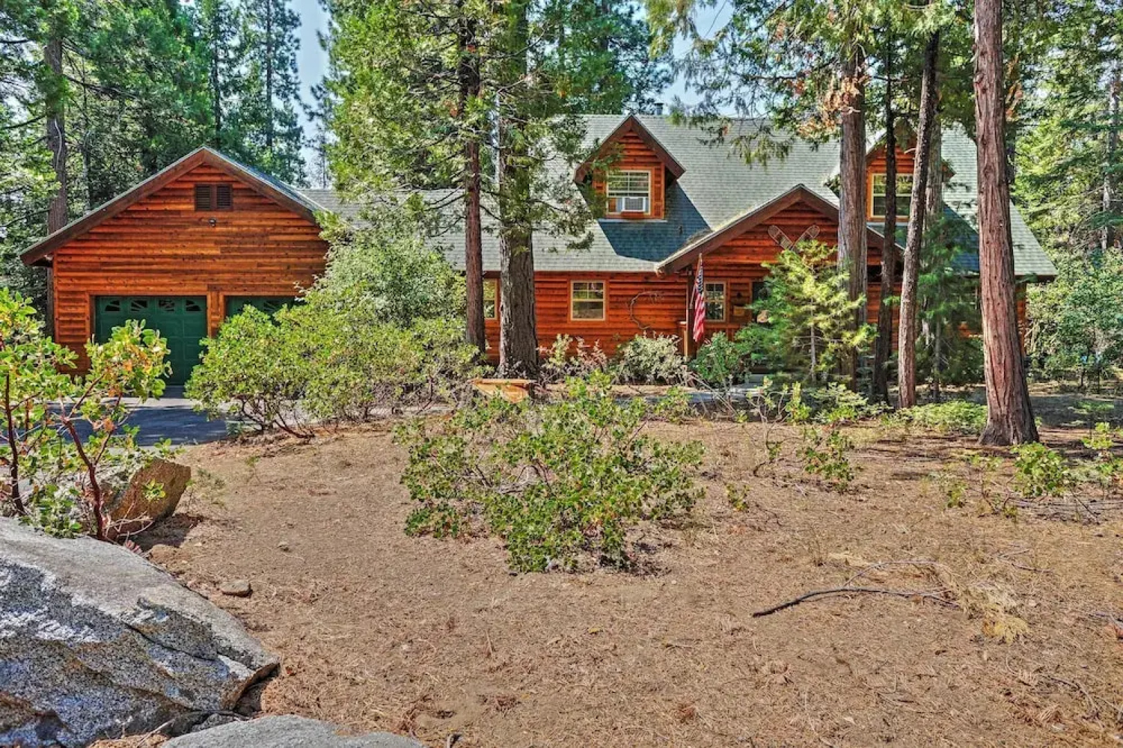 Hot Tub, Deck & Trail Access: Shaver Lake Cabin