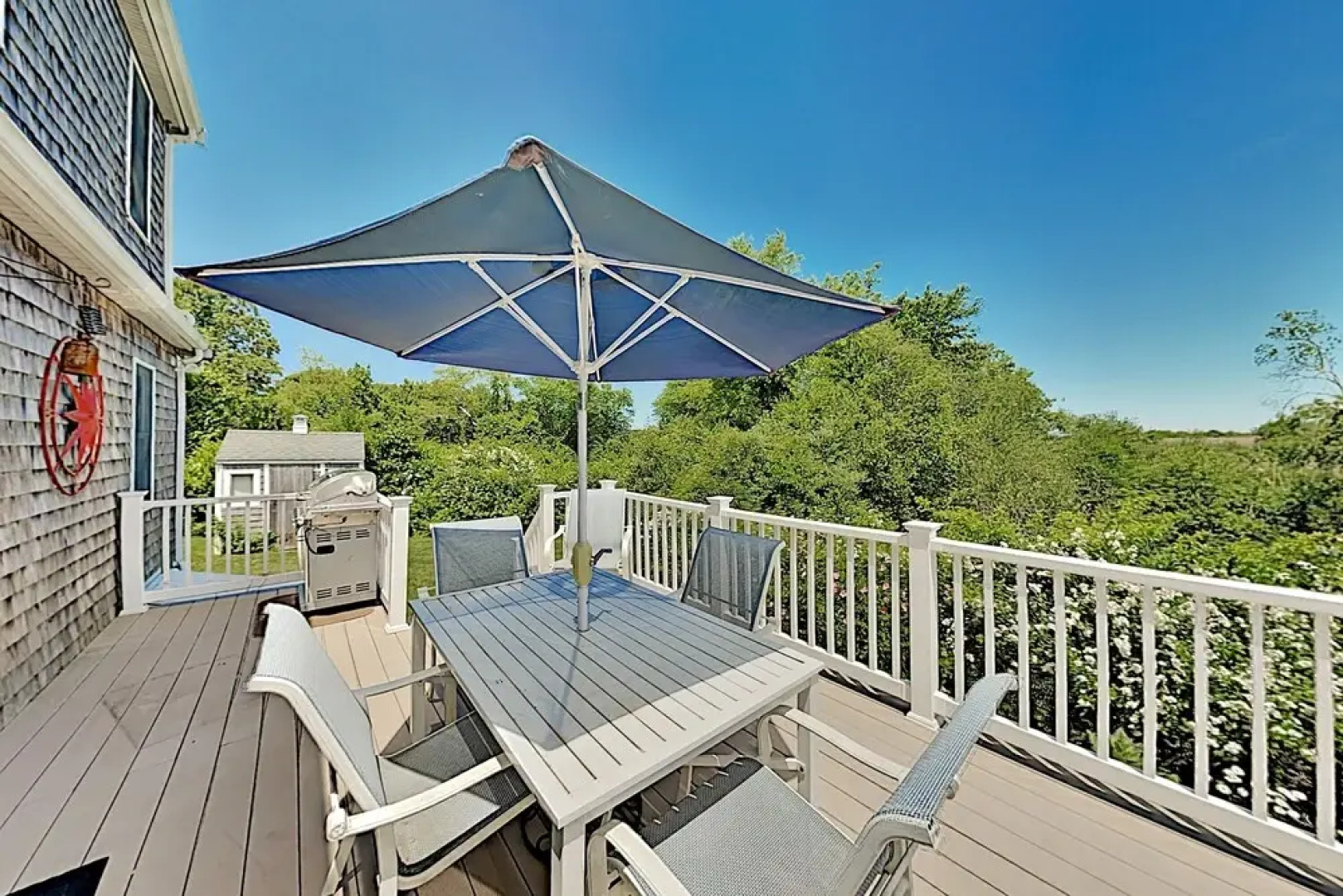 Spacious Wooded W/ Deck & Alfresco Dining 3 Bedroom Home