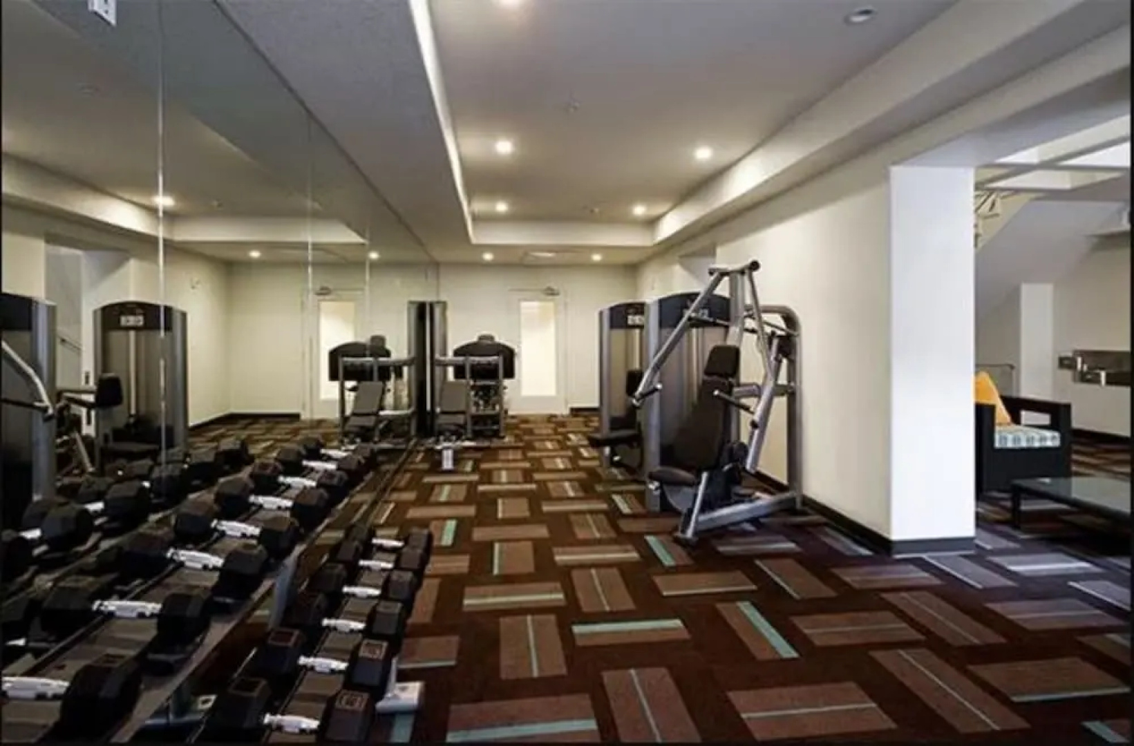 Global Luxury Suites at Commodore Drive