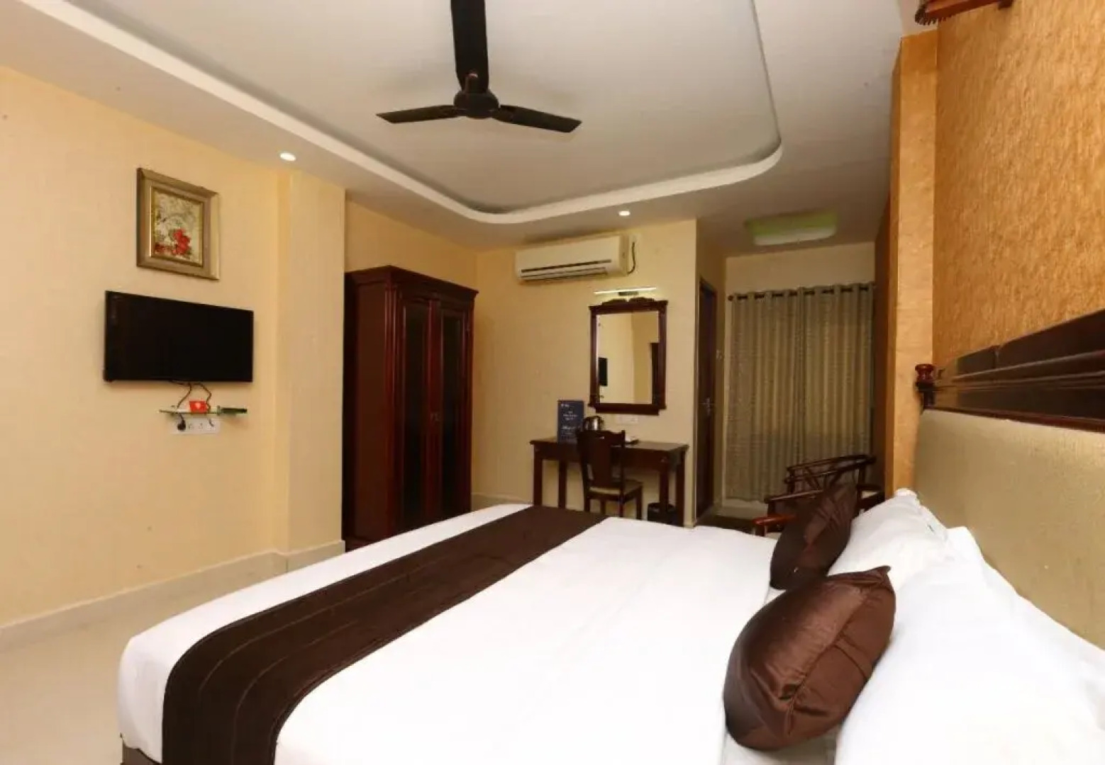 RB Grand Residency by OYO Rooms