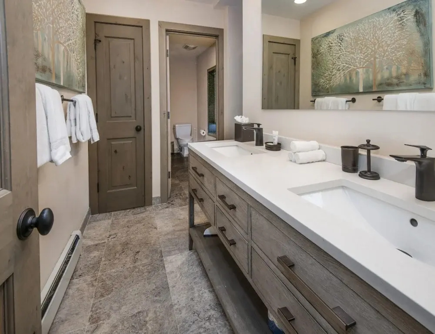 814 Eagle Dr. 4 Bedroom Home by RedAwning