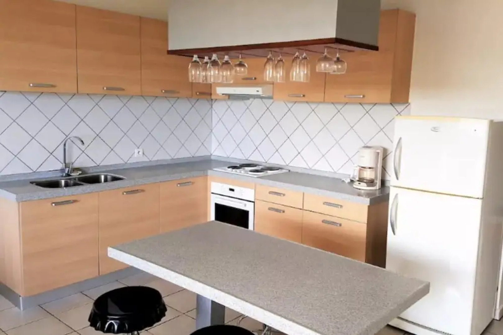 F2 Manureva Iti Apartment 1