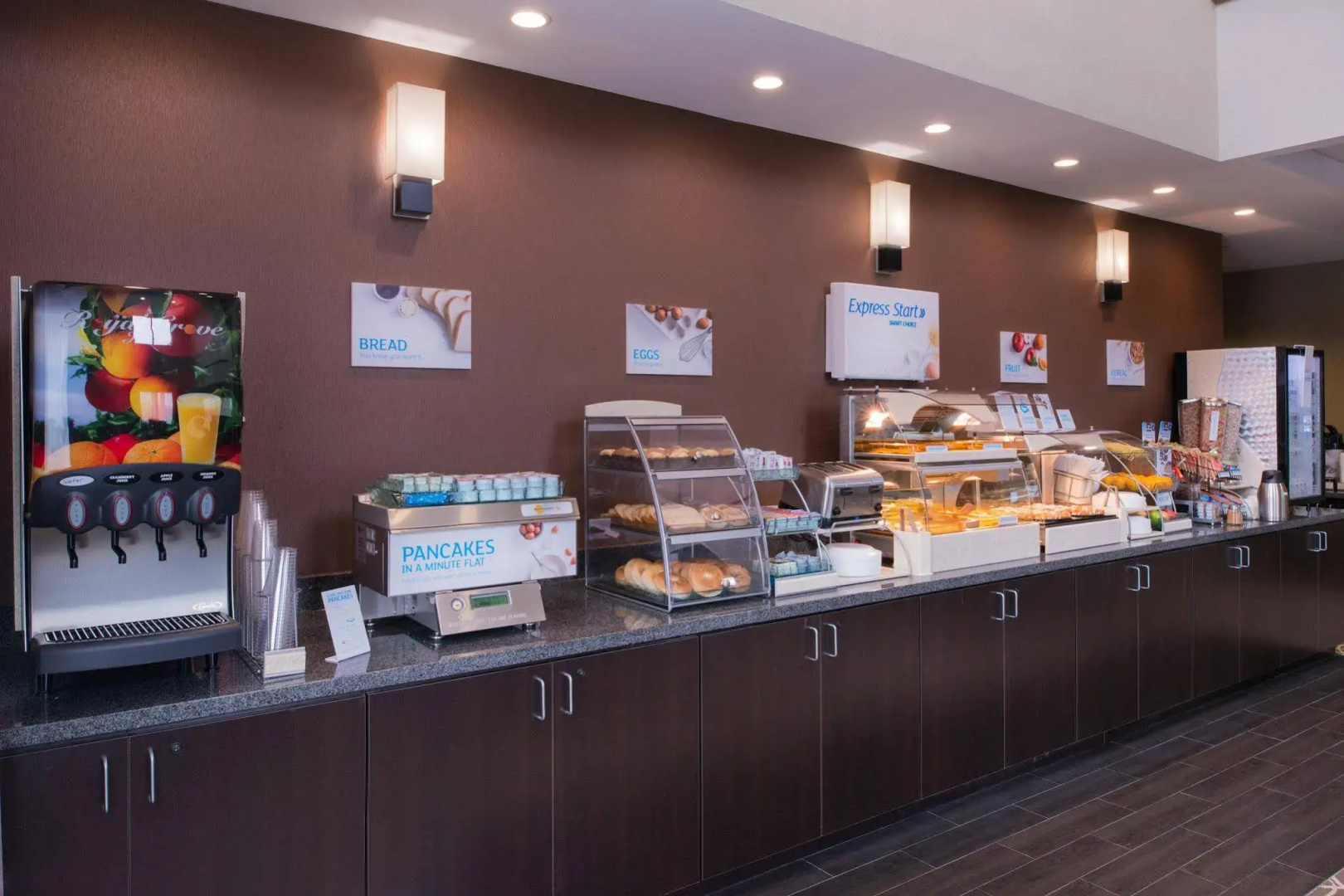 Holiday Inn Express & Suites Bakersfield Airport by IHG