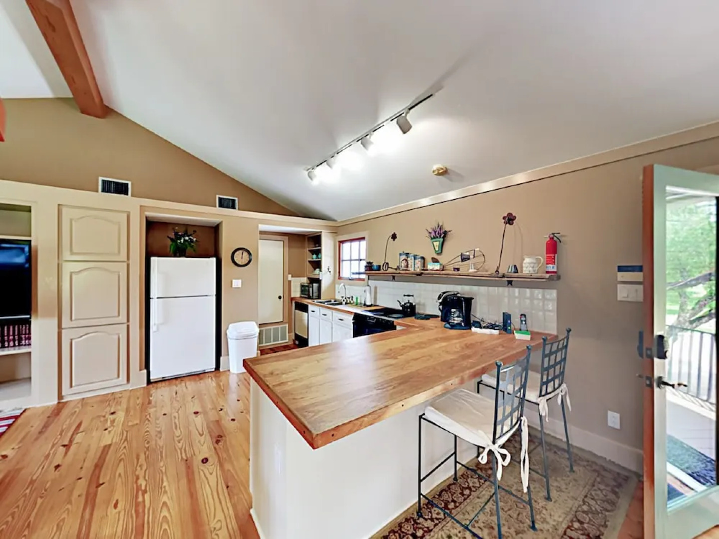 7BR 5 5BA Spicewood Sanctuary by RedAwning