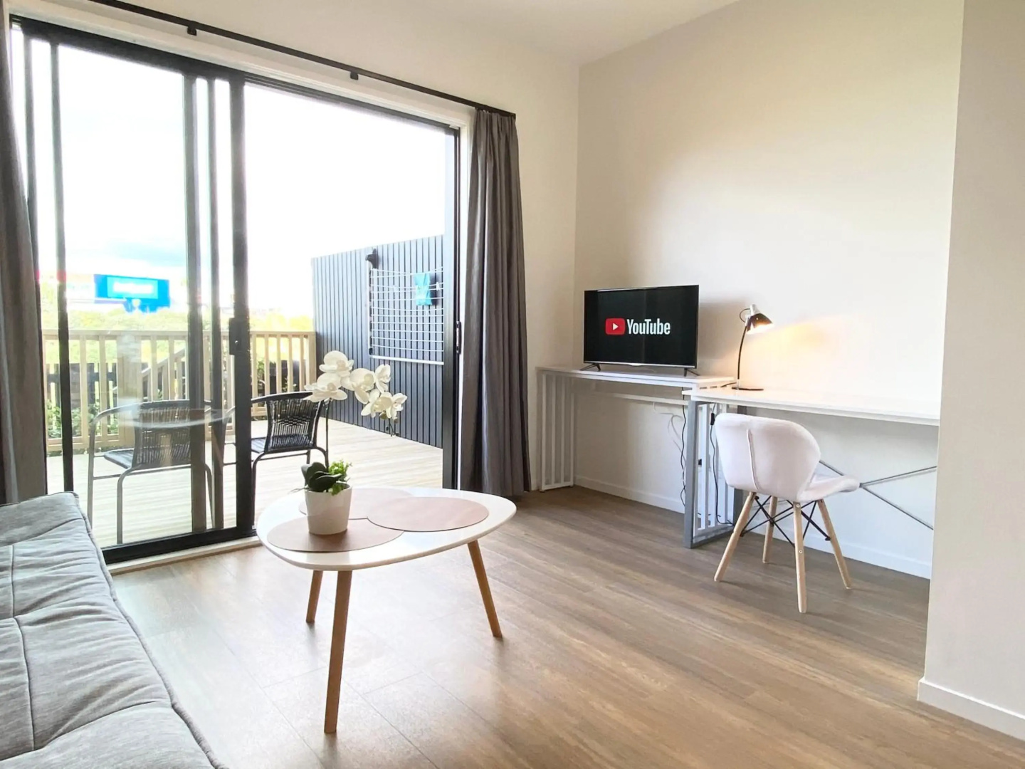 Stunning Townhouse - Walking to Botany Shopping Center