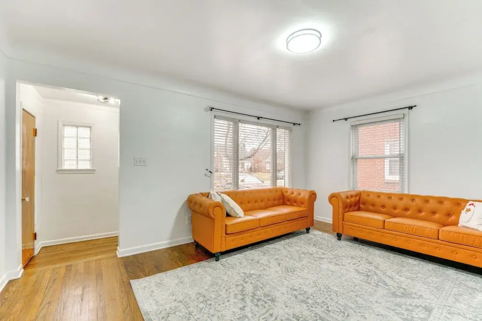 13 Mi to Downtown Detroit: Bright Home