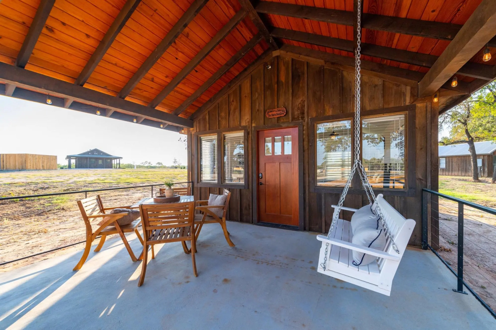 The Barn Swallow Cabin 15MIN to Magnolia & Baylor