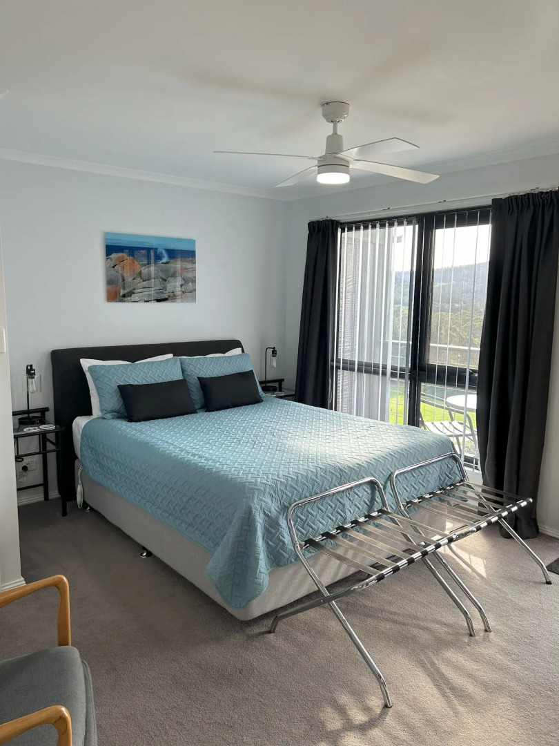 Storm Bay Guest House & Cottage