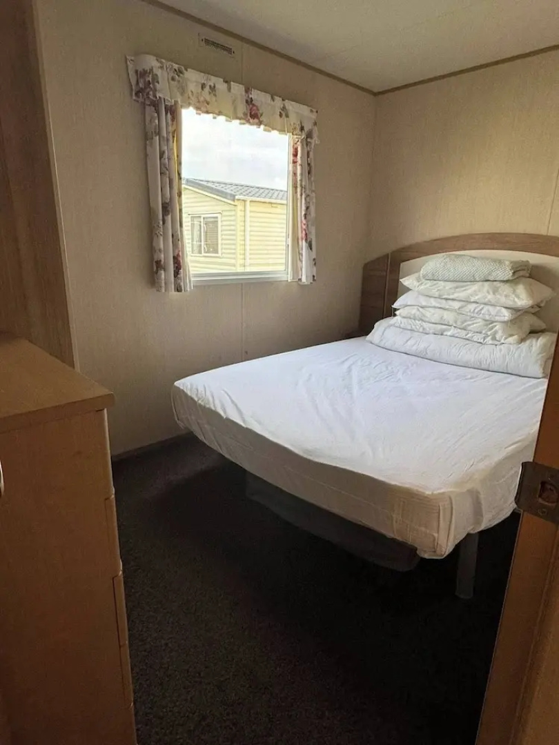 3 bed With Balcony on Lido Beach