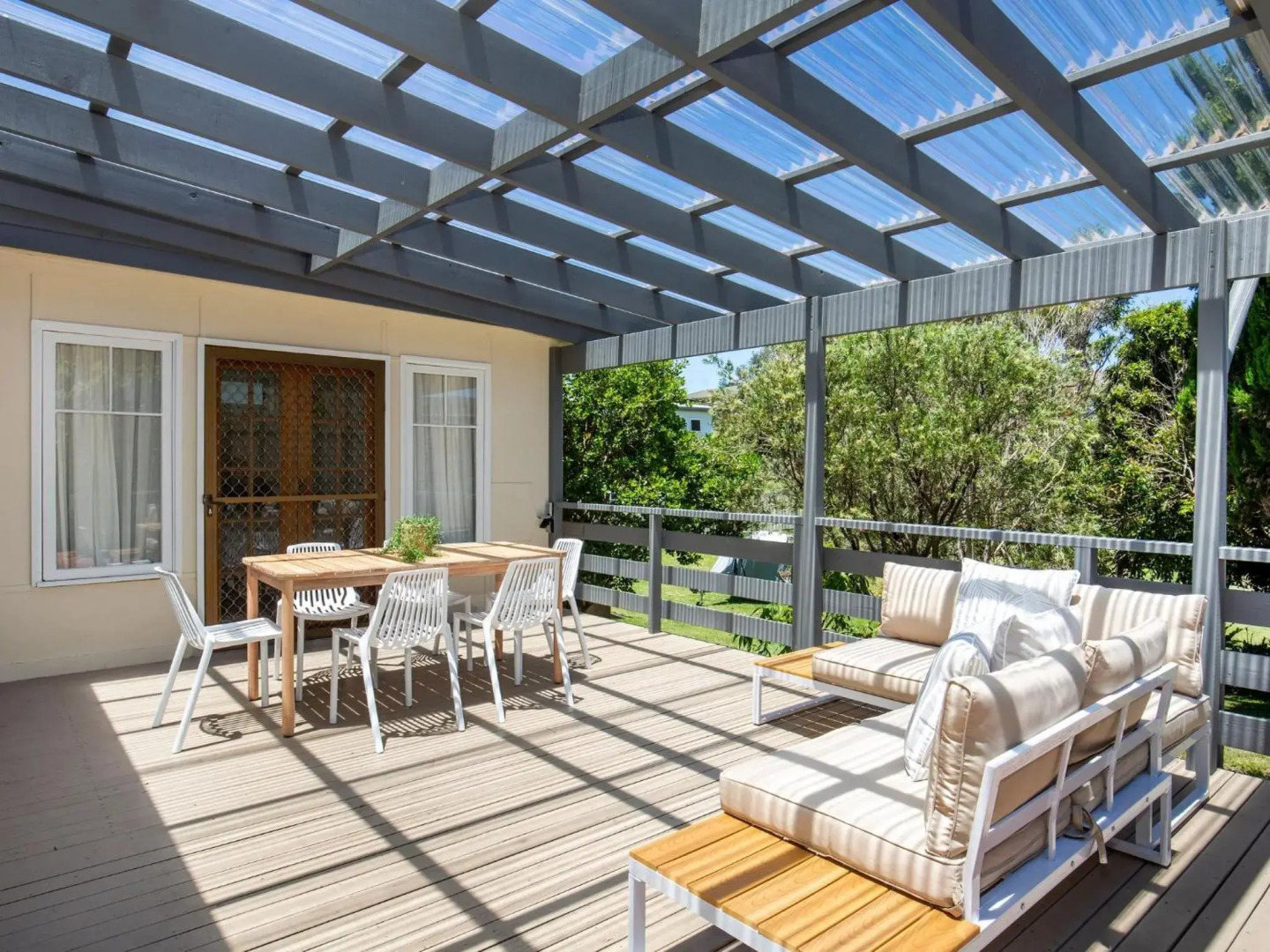 Boho - Pet Friendly - 1 Min Walk to Beach