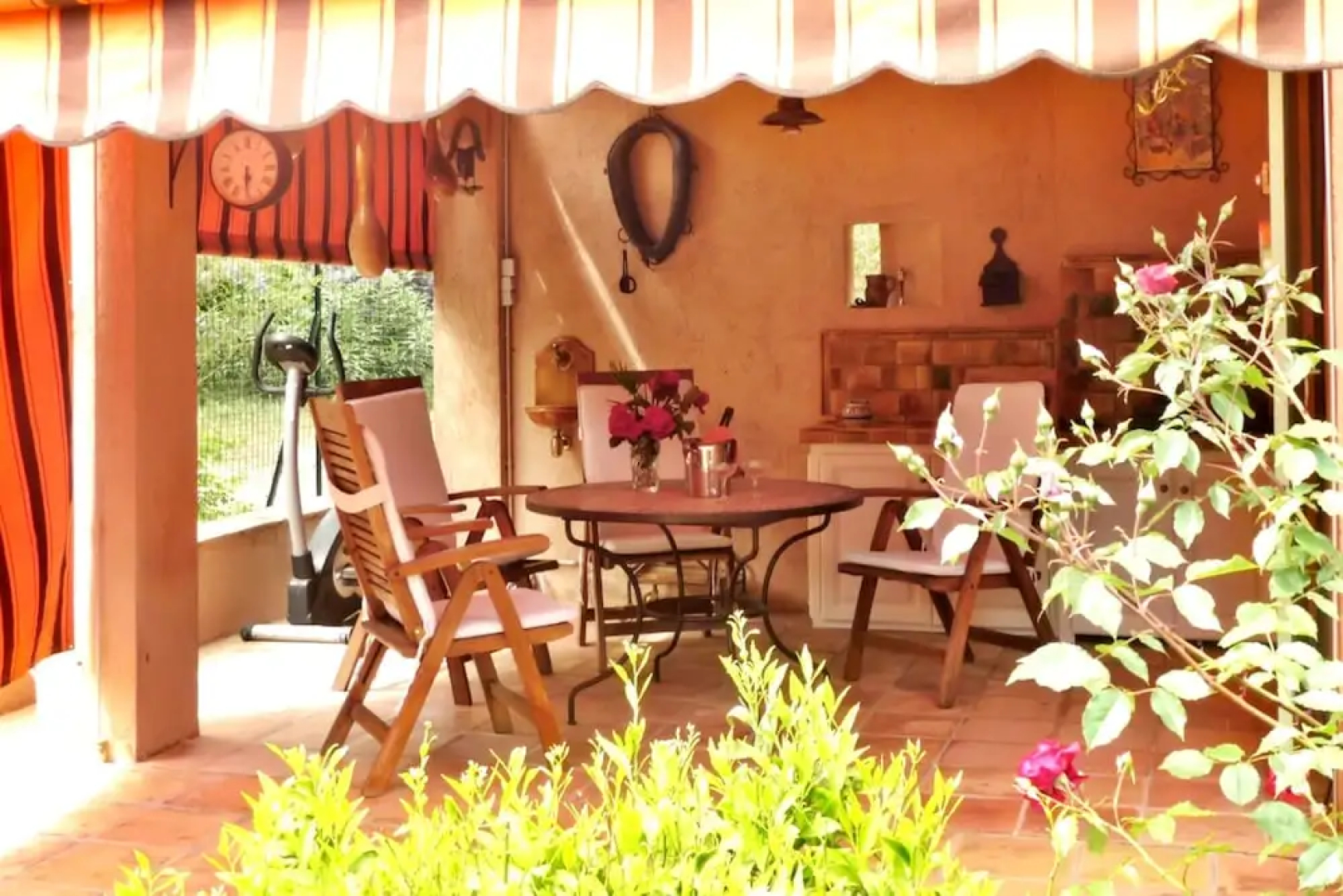 House With 4 Bedrooms in La Gaude, With Wonderful Mountain View, Priva