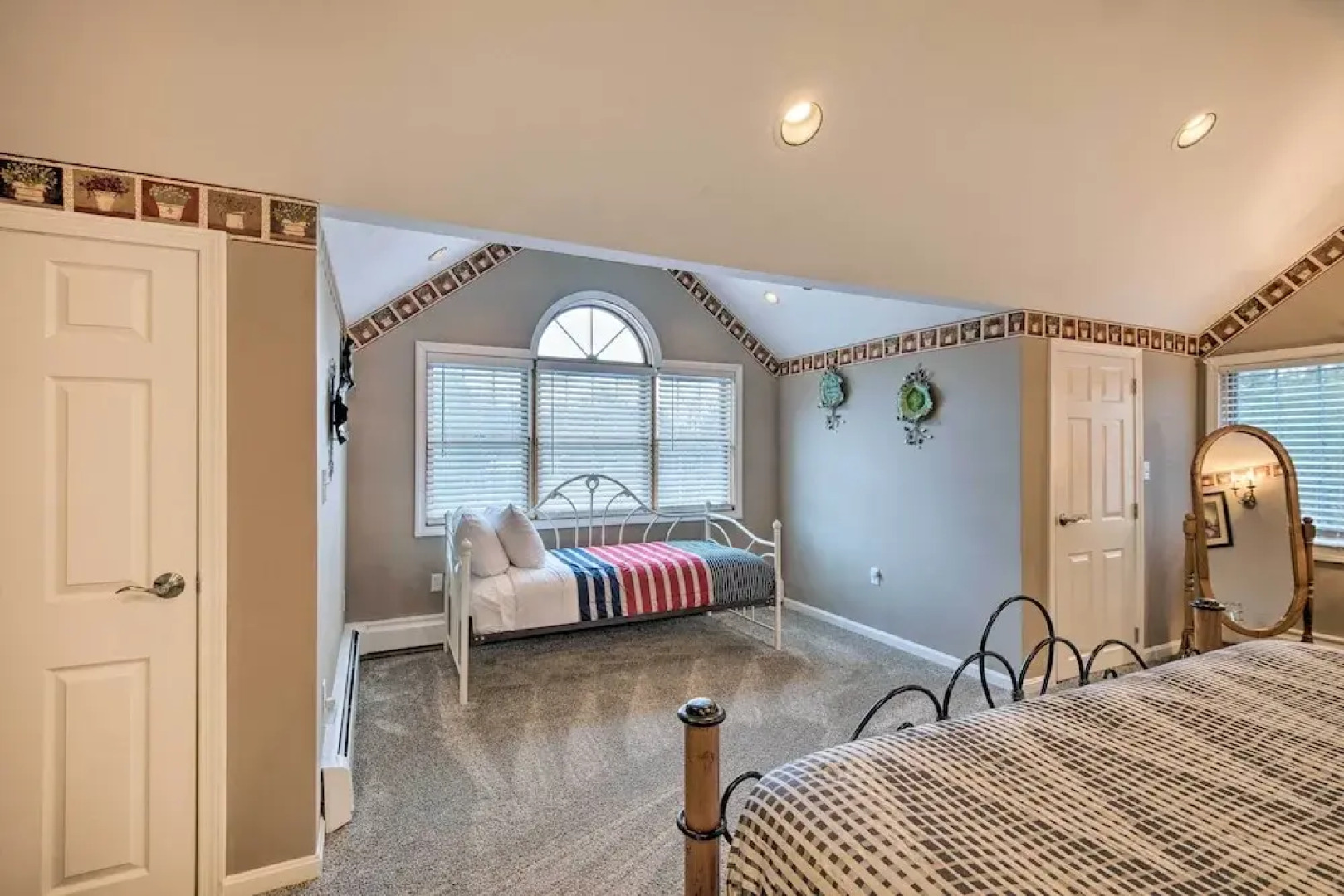 Charming Retreat ~ 1 Mi to Ossipee Lake Marina!