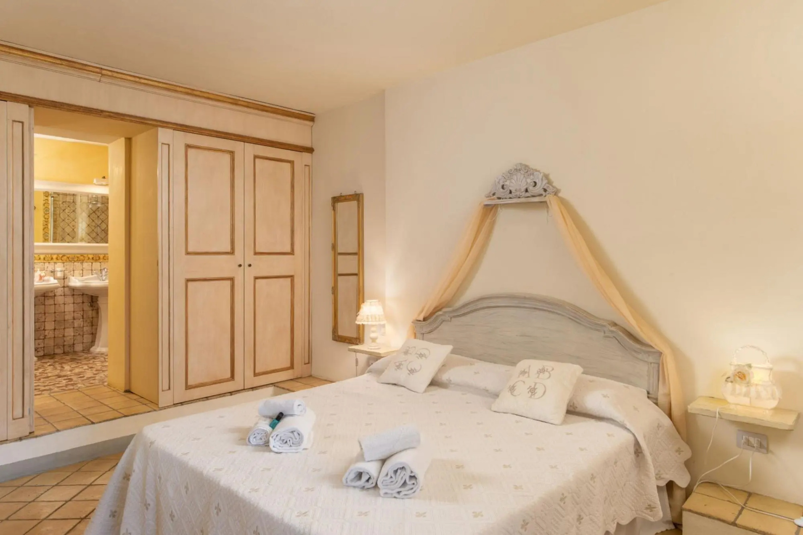 Beautiful villa immersed in the Tuscan countryside with private swimming pool and sauna-Villa L' Elsa