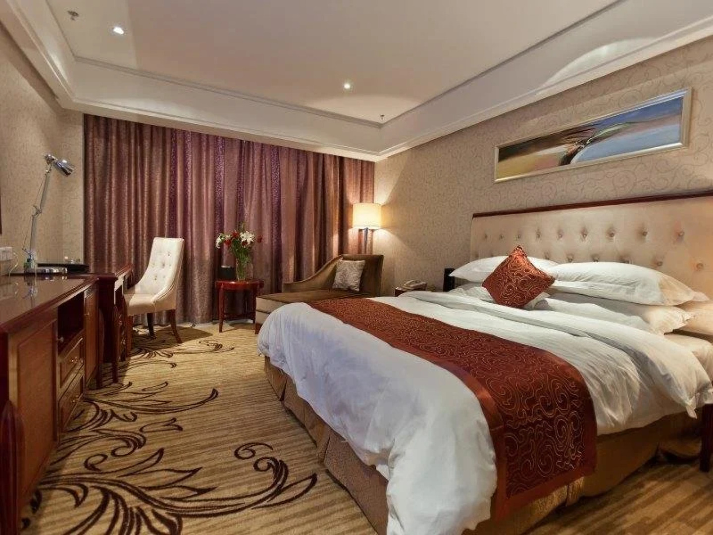 Xinyang East Earl Hotel