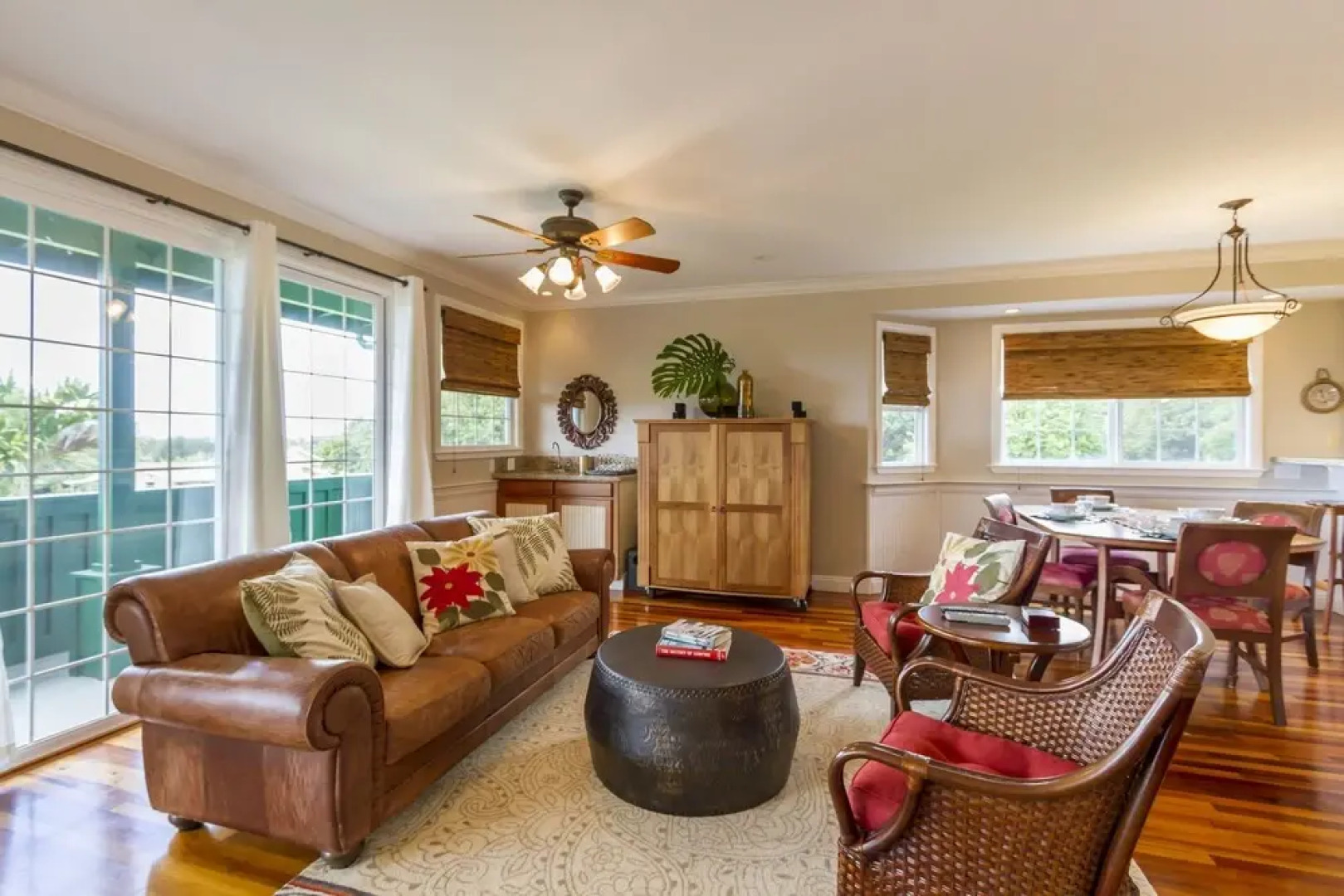 The Green Pineapple Main House 3 Bedroom Home by Redawning