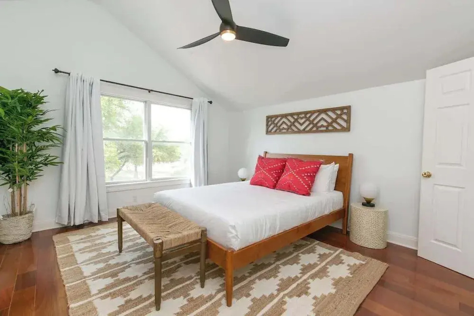 Spicewood Lodge W/pool, Hottub