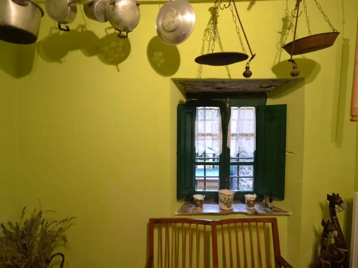 Villa in the Tuscan Hills: Relax in a Magnificent Landscape