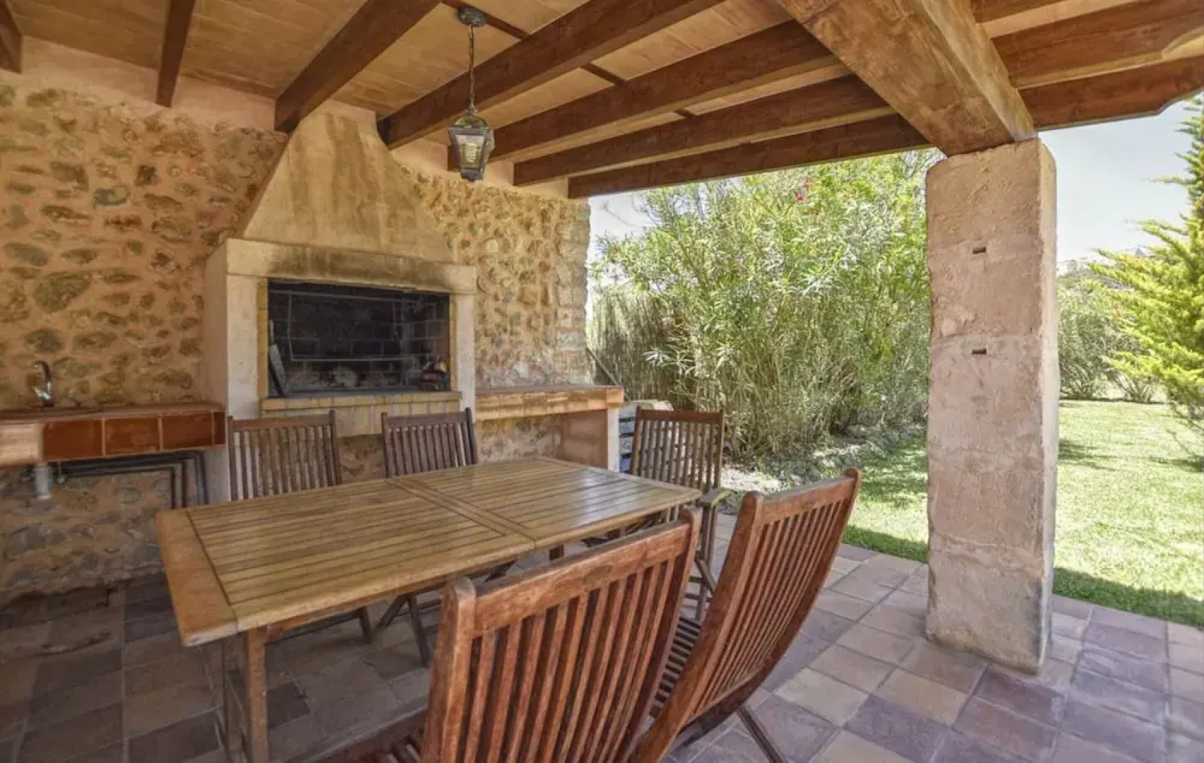Poolside Garden Retreat in Buger