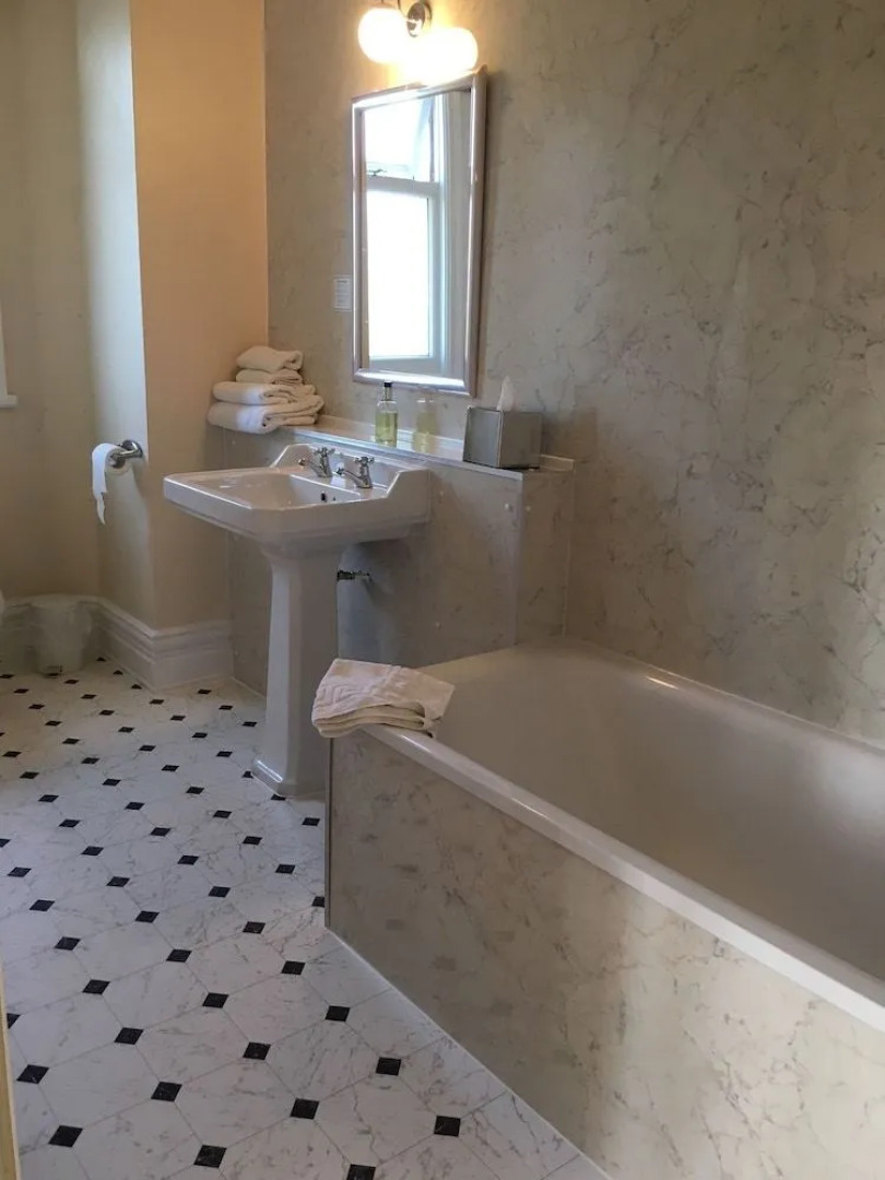 The Carre Arms Hotel