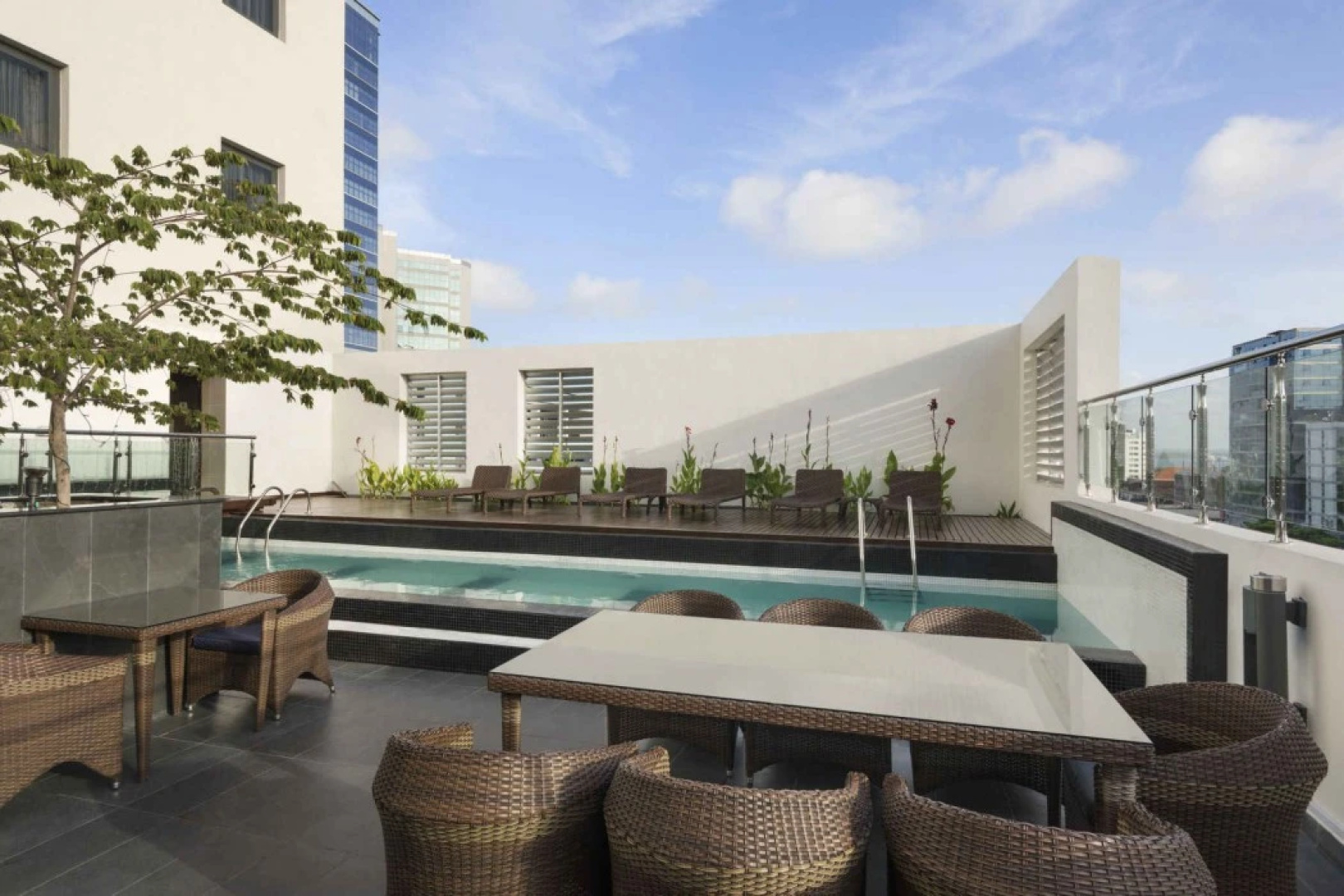 Отель Onomo Dar es Salaam