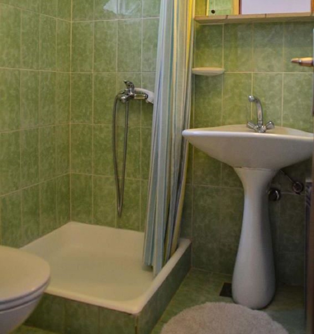 Studio apartment Cvita - 150 m from pebble beach: SA3 Bol, Island Brac