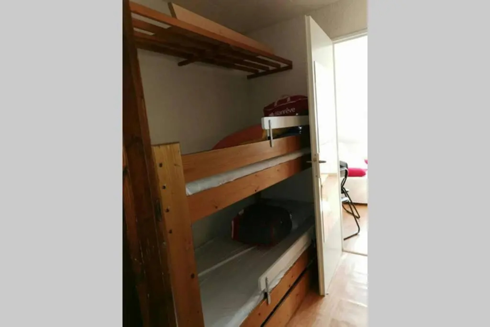 Studio mansardé 18 m2 climatisé avec piscine privée