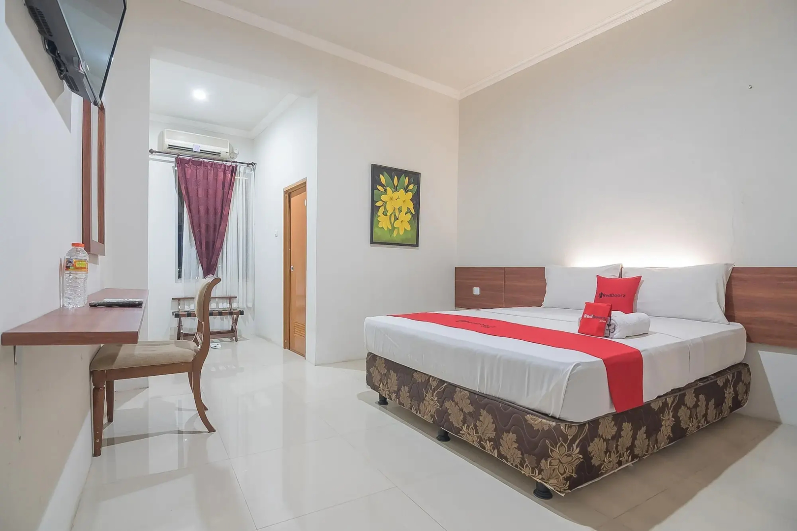 RedDoorz near Alun Alun Subang