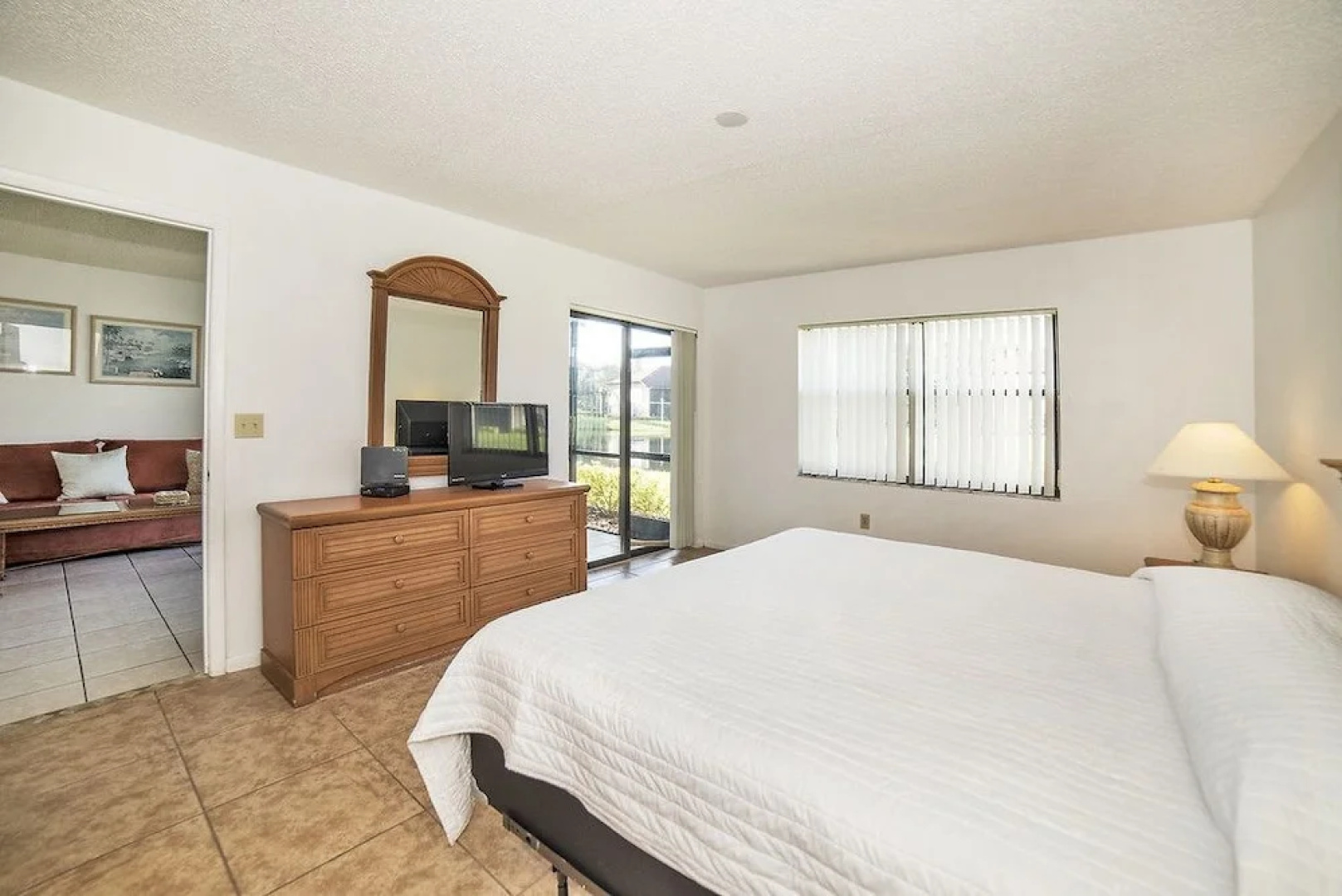 Shorewalk lakeview condo close to IMG