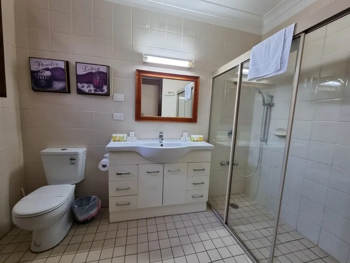 Charlesworth On The Park