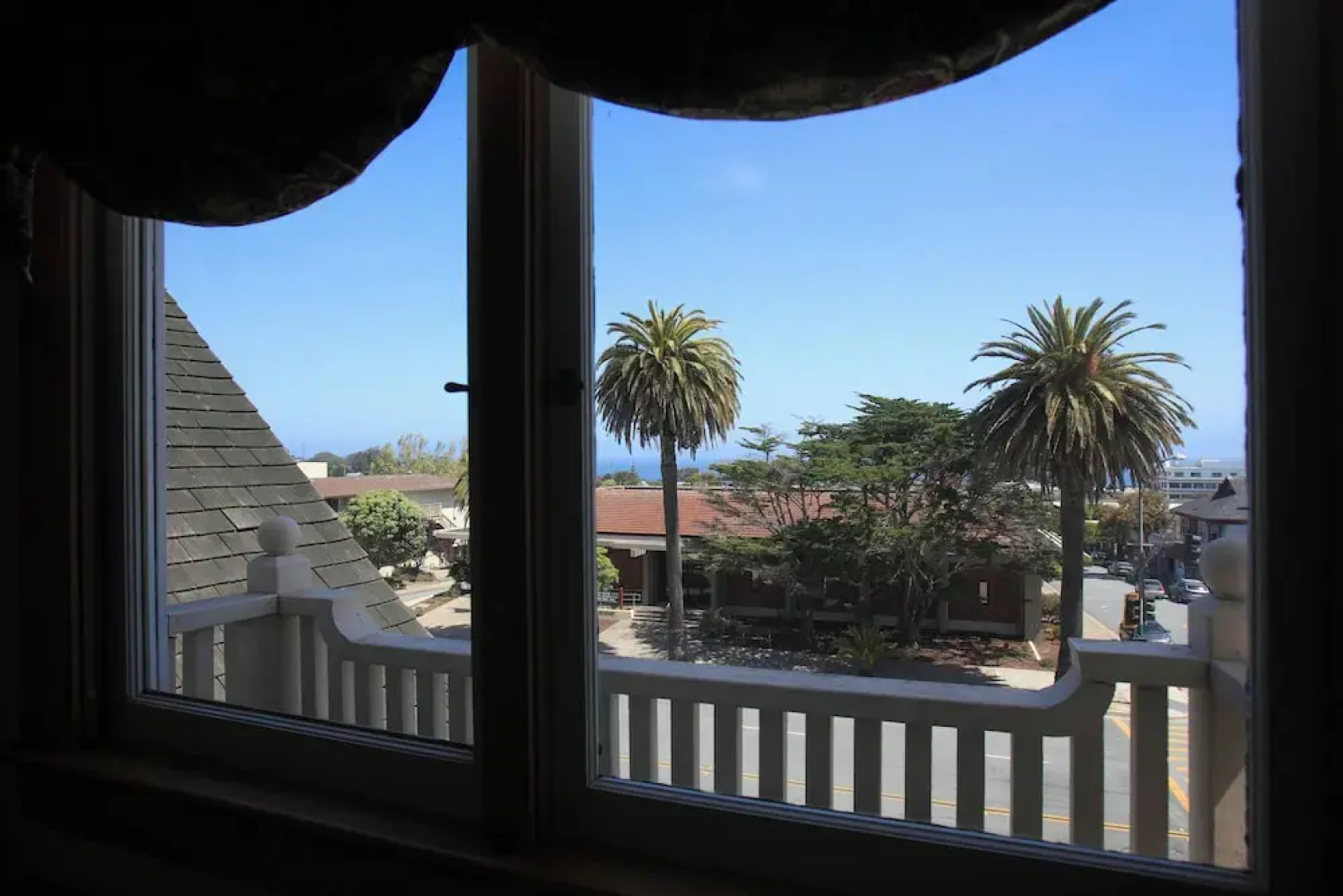 The Charles Pacific Grove - Artfully Designed Inclusive Inn