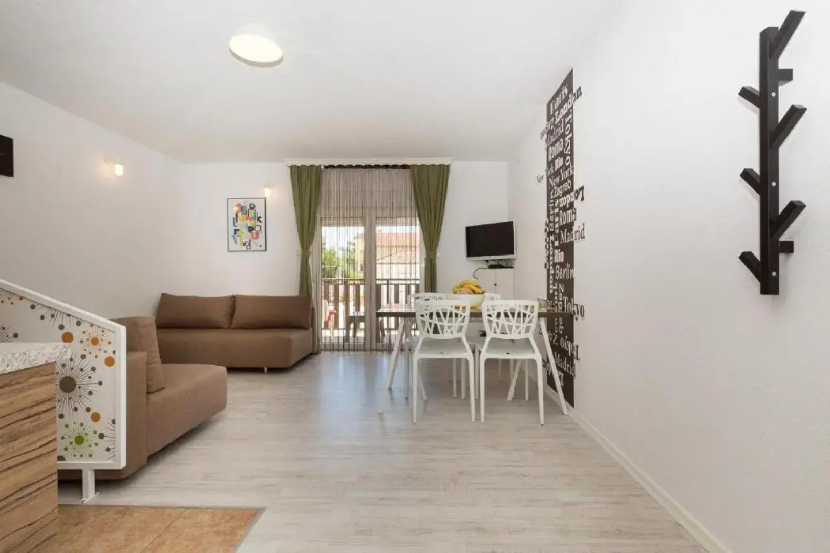 Apartments & Rooms Laganini