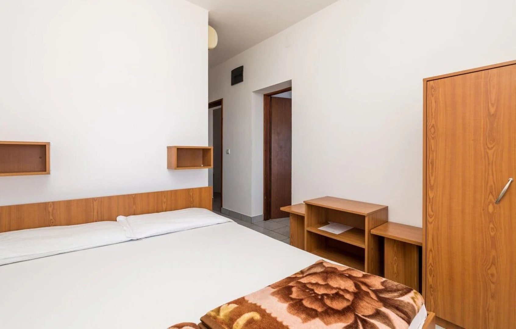 Beautiful Apartment in Prizna With Wifi and 3 Bedrooms