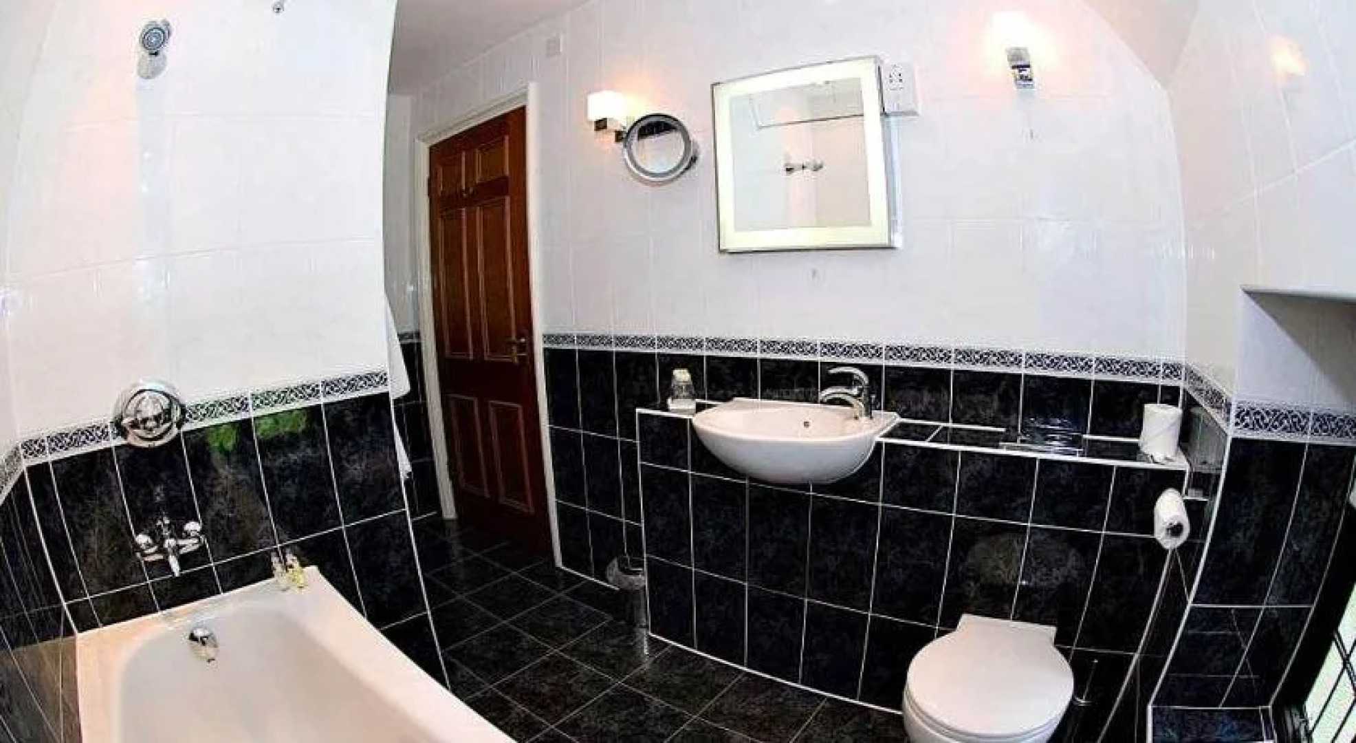 Llansantffraed Court Hotel