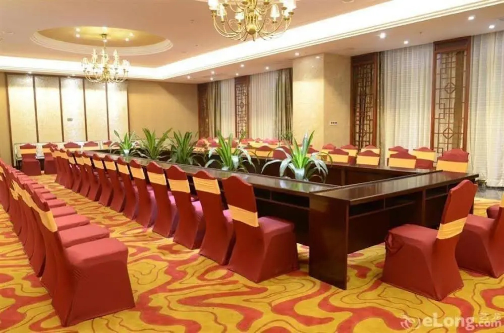 Golden International Holiday Hotel