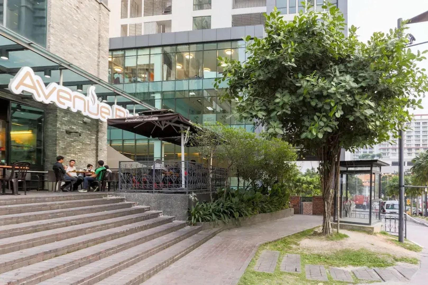 Luzzeri Suite Empire Damansara