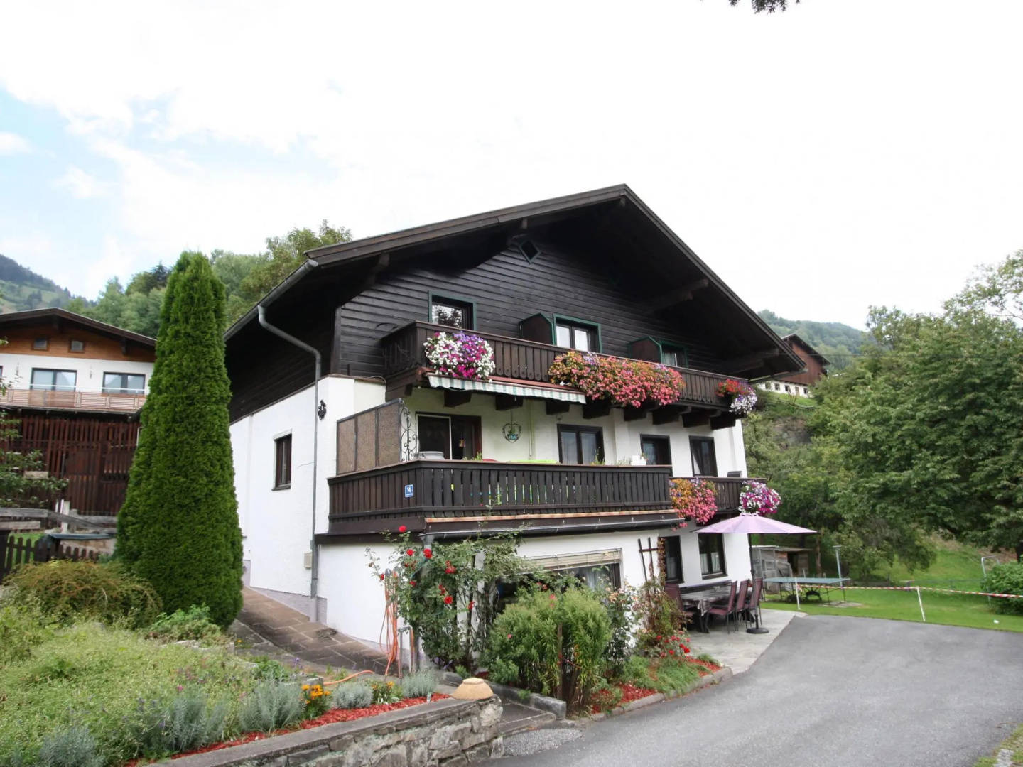 Apartment in Niedernsill With Garden Views