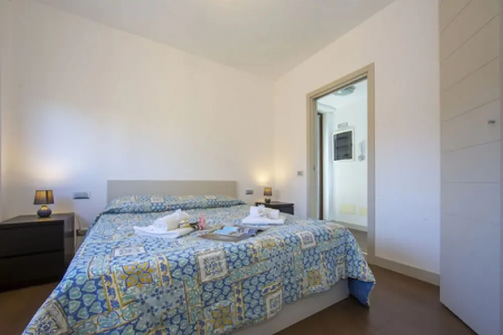 Sole di Meina Pool and Lake View