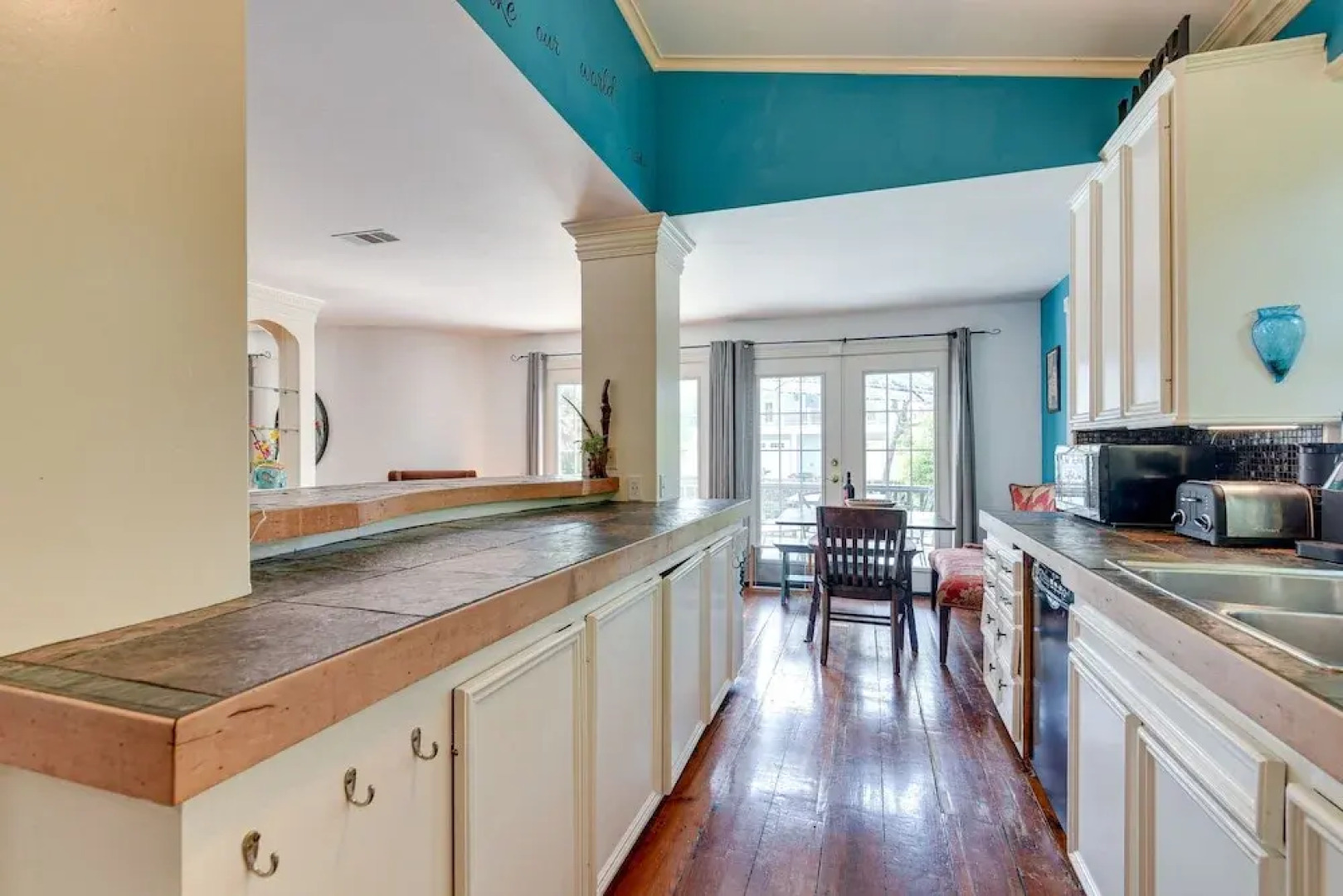 Texas Escape w/ Private Pool, Grill & Balconies!