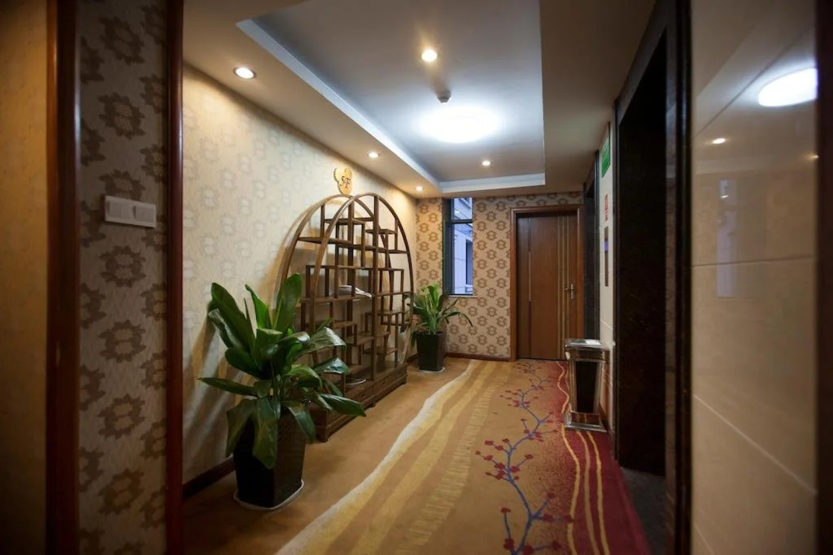 Yiwu Luck Bear Hotel