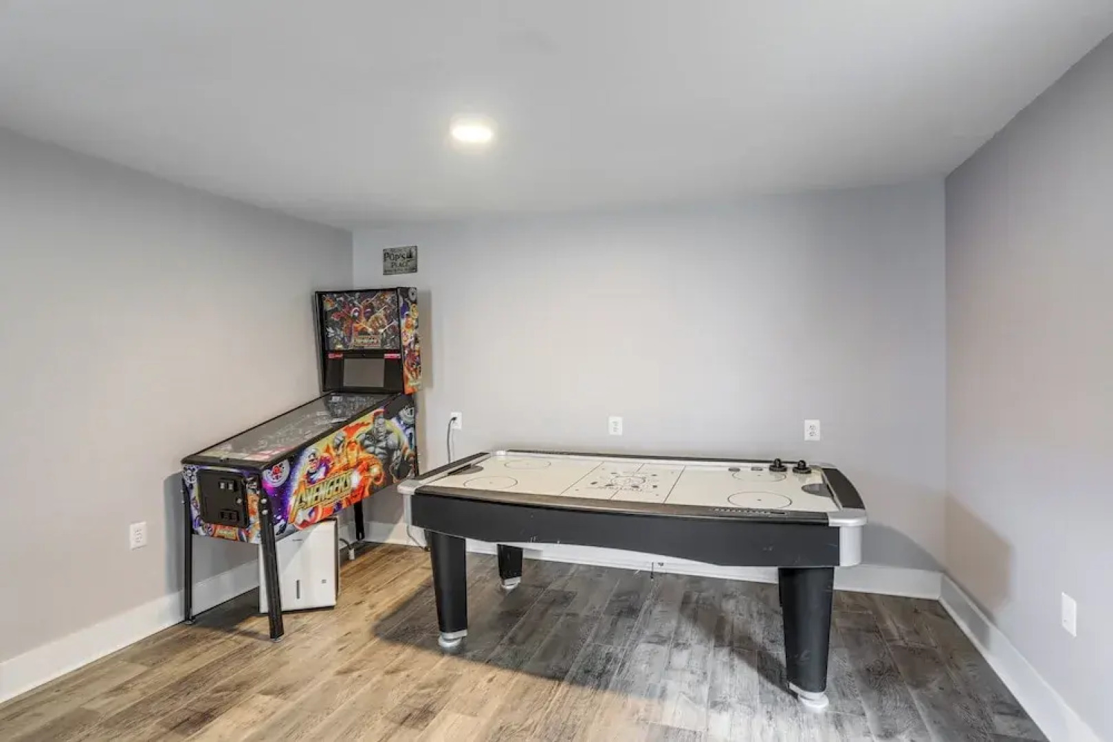 3 Mi to Cedar Point: Sunny Sandusky Home w/ Yard