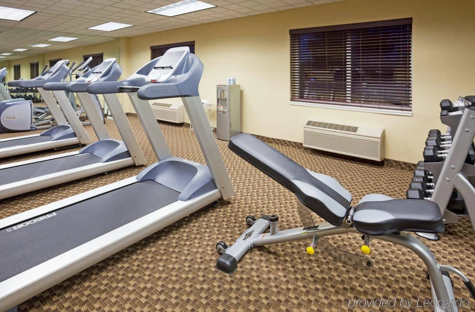 Holiday Inn Express & Suites Vadnais Heights by IHG