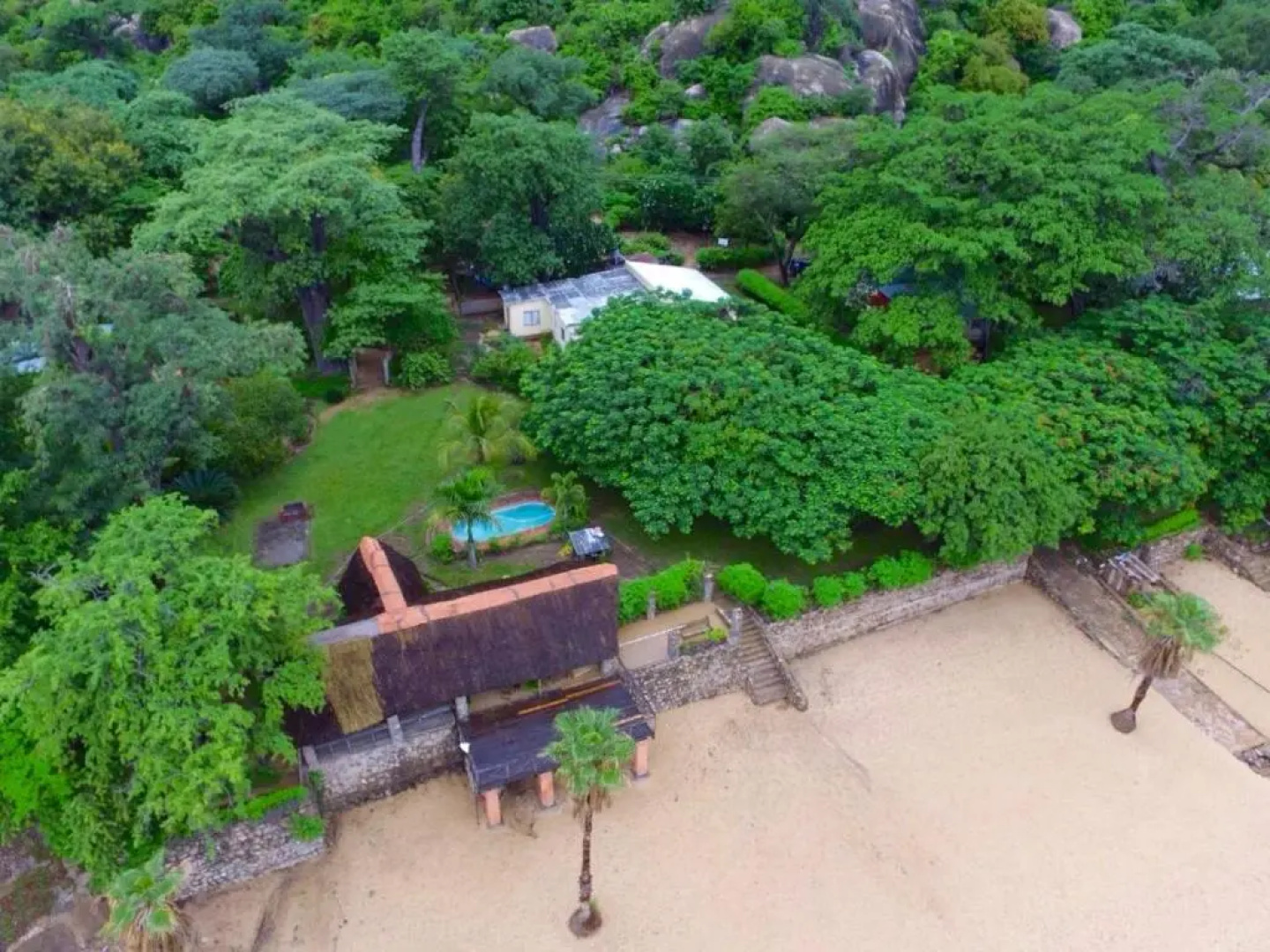 Nkhudzi Beach Lodge