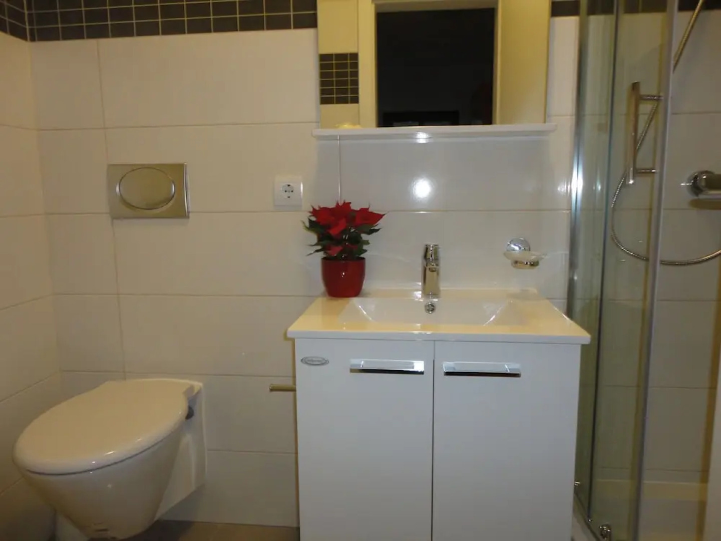 Lovely Apartment With Terrace and Gorgeous sea View. Near the Beach !